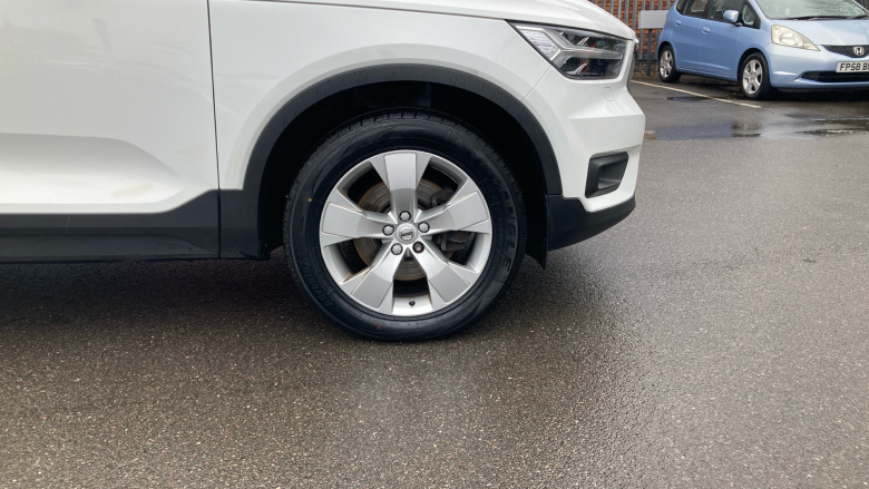 Volvo Xc40 2.0 T4 Momentum Pro 5dr AWD Geartronic Petrol Estate